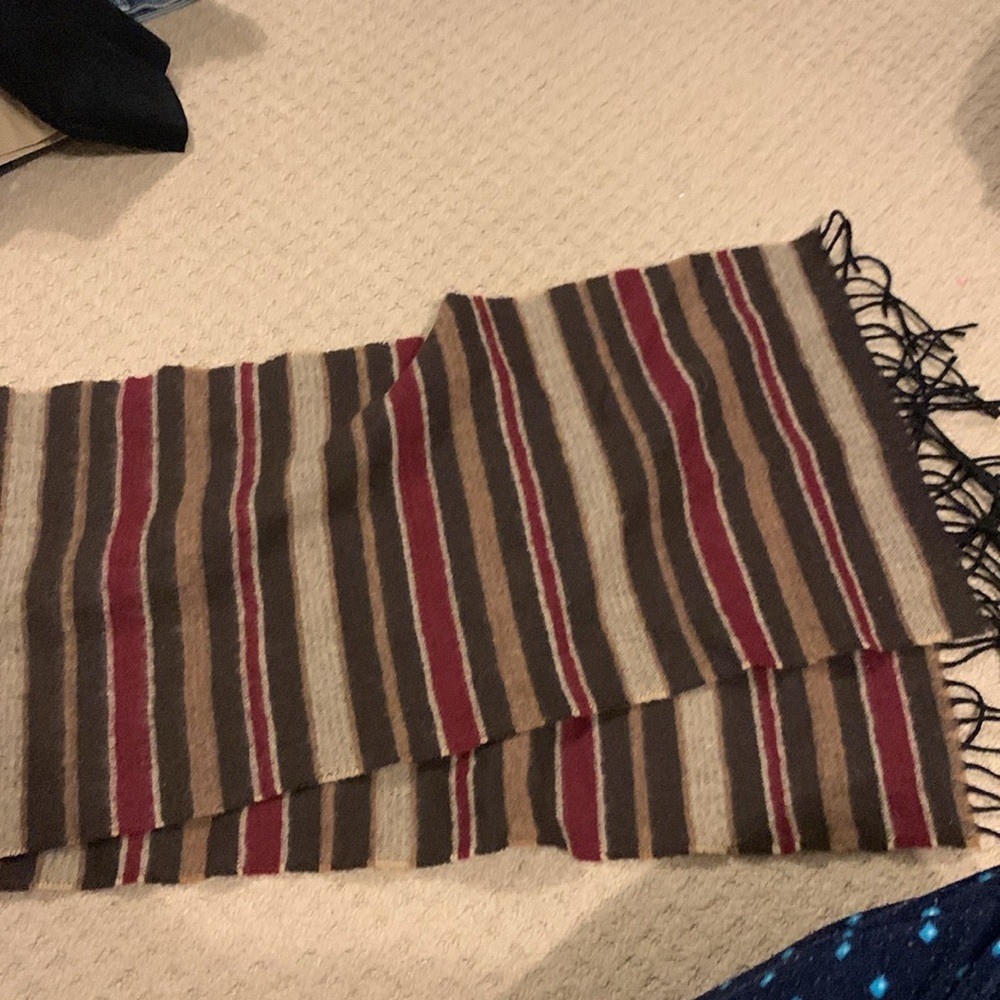 Hilary Radley lambswool scarf - Picture 2 of 4